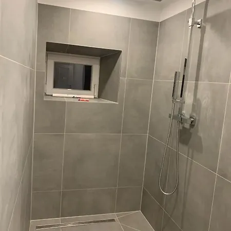 Moderne In Mit Gemeinschaftsbad & Kueche *