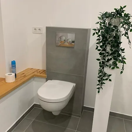 Moderne In Mit Gemeinschaftsbad & Kueche 旅馆