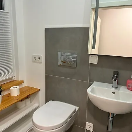 Moderne In Mit Gemeinschaftsbad & Kueche * Rosengarten (Lower-Saxony)