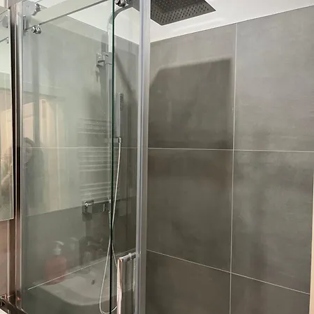 Moderne In Mit Gemeinschaftsbad & Kueche * Rosengarten (Lower-Saxony)