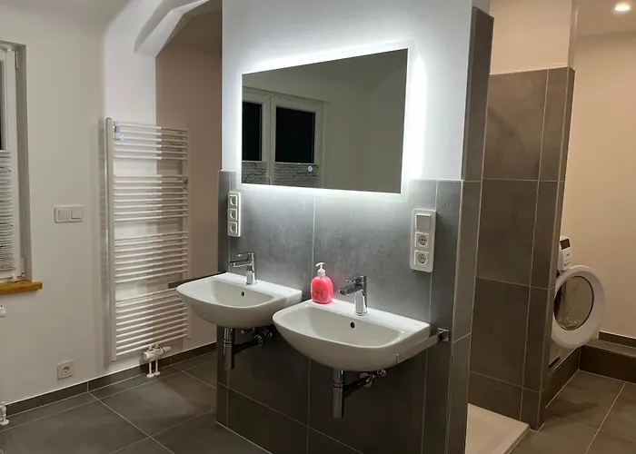 Moderne In Mit Gemeinschaftsbad & Kueche Хостел *