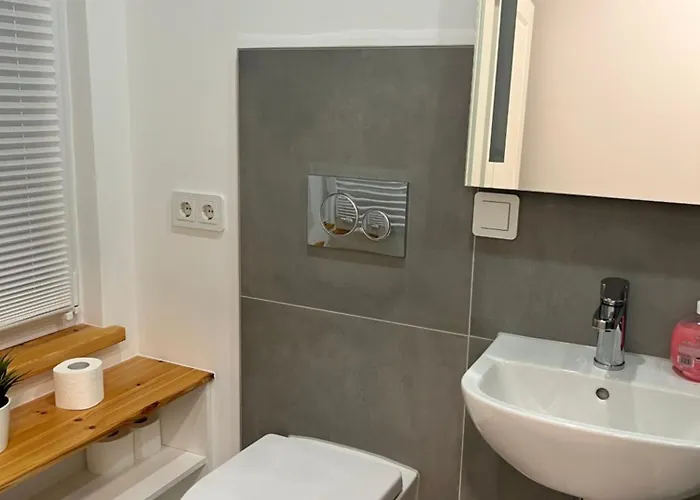 Moderne In Mit Gemeinschaftsbad & Kueche * Розенгартен